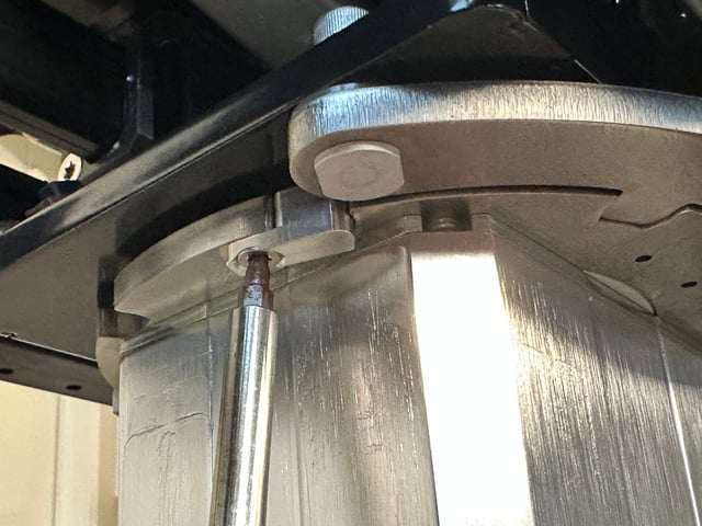 Screw under seat_Swivel seat_S_3-1