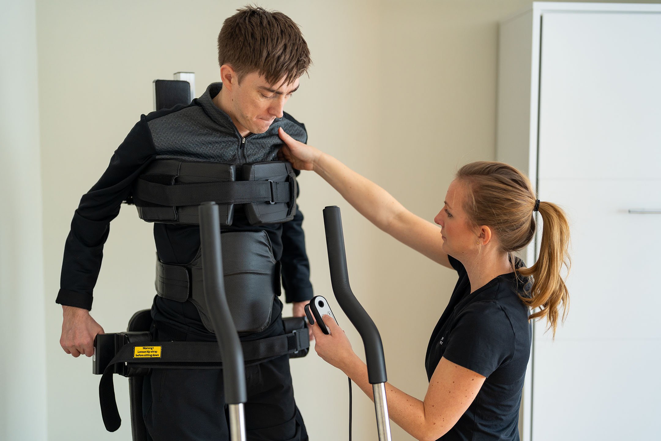 young man trying innowalk with a physiotherapist
