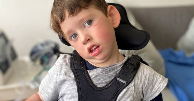 Charlie står i sin Innowalk