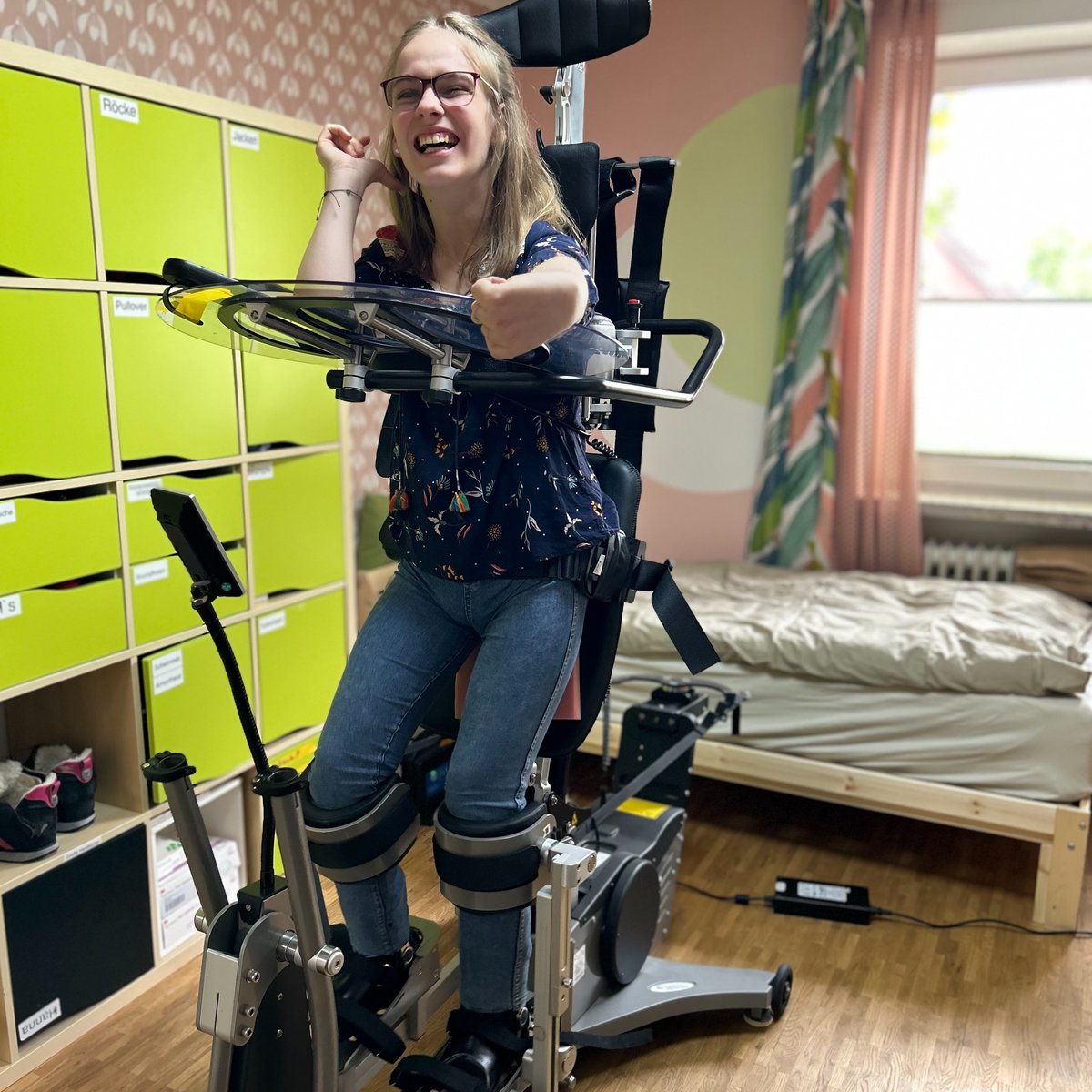 En kvinna vid namn Charlotte står i Innowalk.