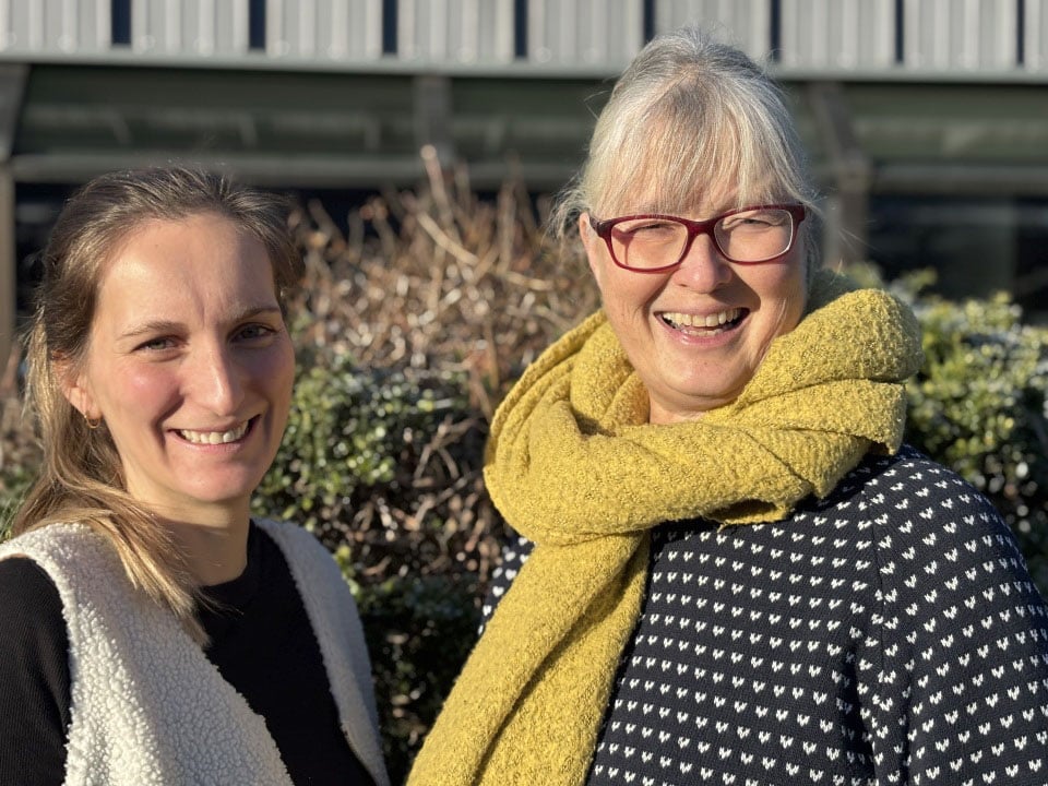 Physiotherapeutinnen-Annina-Otten-und-Karen-Manthey