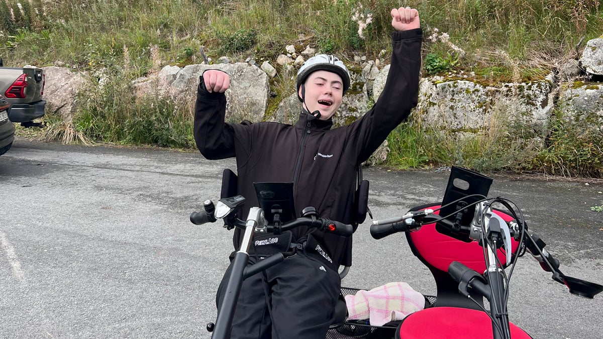 Krister på cykel.